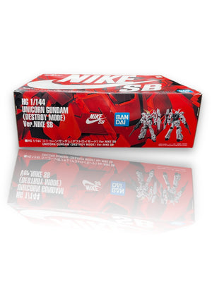 Bandai Gundam × Nike SB Unicorn
(Destroy Mode) (1/144 Scale) HG Model Kit
Action Figure